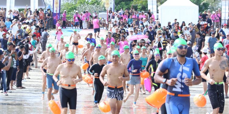 Ratusan Peserta Ikuti Festival Open Water Swimming Indonesia 2024