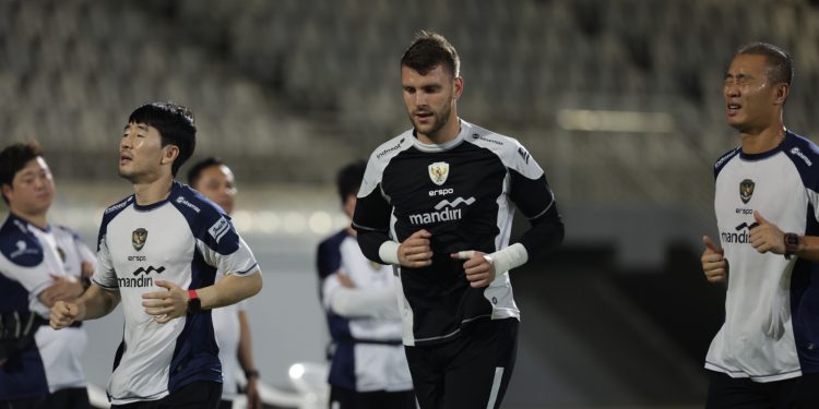 Shin Tae-yong: Hujan Bikin Timnas Indonesia Gagal Fokus