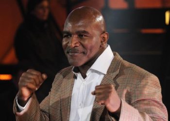 Evander Holyfield: Pukulan Foreman Lebih Keras Dibanding Tyson dan Lewis