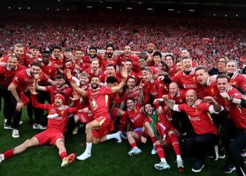 Arne Slot bersama skuad Liverpool saat juara Liga Primer Inggris 2024/25
