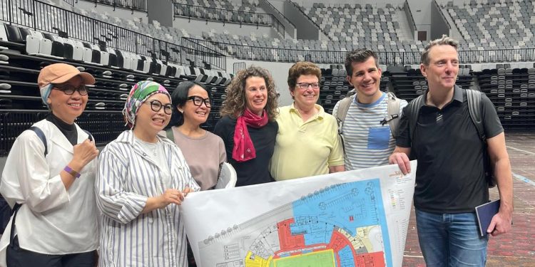 Perwakilan FIG bersama perwakilan Federasi Gimnastik Indonesia