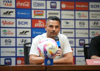 Pelatih Persija Carlos Pena