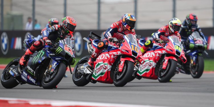 Para pembalap MotoGP saat mau menikung