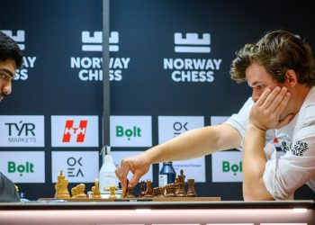 Dikalahkan Pecatur Muda, Magnus Carlsen Gebrak Meja