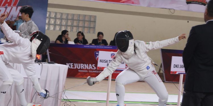 Atlet Indonesia sedang berlatih untuk mengikuti Kejuaraan Anggar Asia 2025