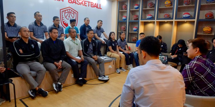 Pertemuan PERBASI dan IBL dengan para wasit