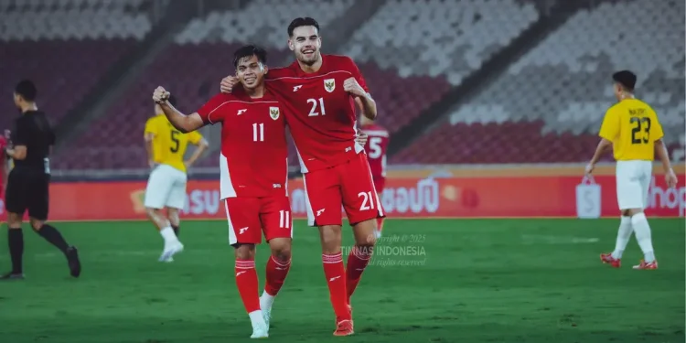 Pemain Timnas Indonesia U-23, Jens Raven (kanan)