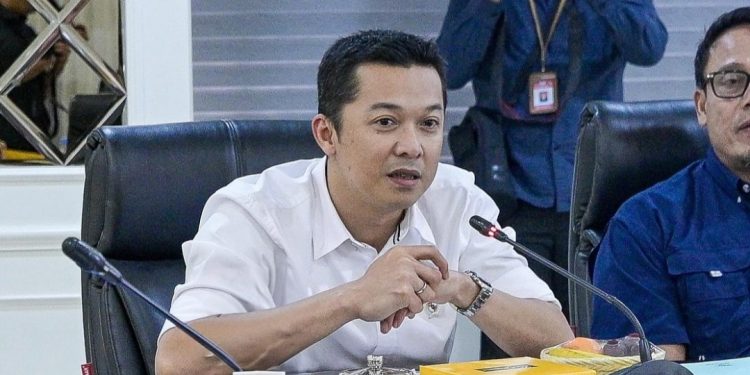 Wamenpora, Taufik Hidayat