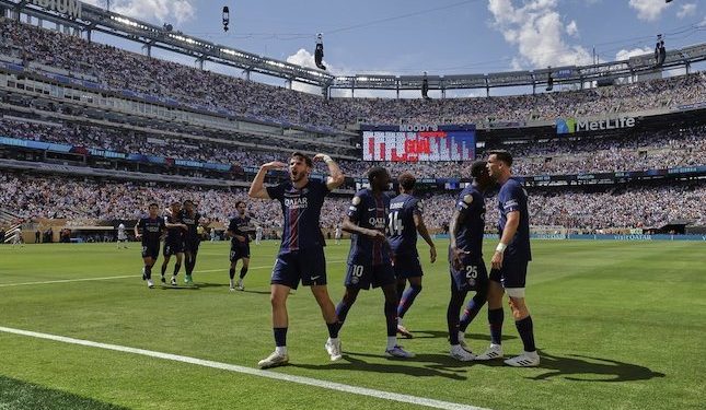 Selebrasi pemain PSG, Khvicha Kvaratskhelia usai Fabian Ruiz