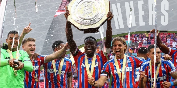 Skuad Crystal Palace lakukan selebrasi usai juara Community Shield