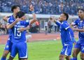 Para pemain Persib merayakan gol yang dicetak Febri Hariyadi saat melawan Semen Padang