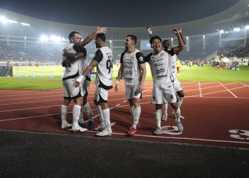 Para pemain Persija melakukan selebrasi usai mengalahkan Persis, 3-0 di Stadion Manahan, Sabtu (16/8)