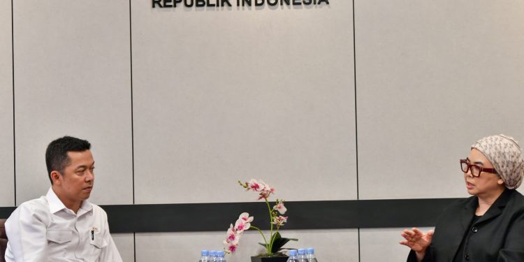 Wamenpora Taufik Hidayat dan Ketum Gimnastik Indonesia Ita Yuliati