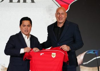 Ketua Umum PSSI, Erick Thohir dan Direktur Teknik, Alexander Zwiers