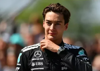 Pembalap Mercedes, George Russell