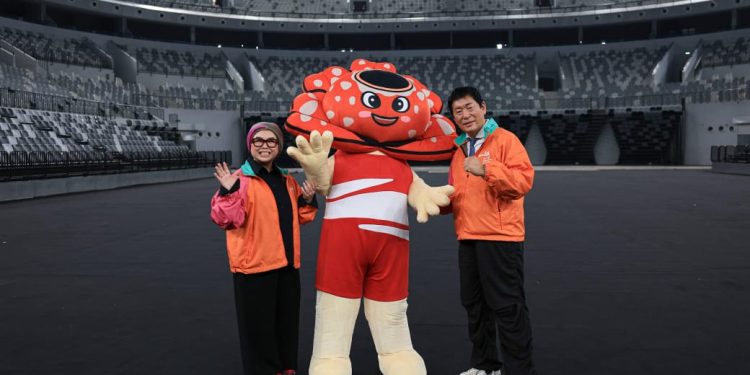 Ketua Umum Gimnastik Indonesia, Ita Yuliati dan Presiden FIG, Morinari Watanabe