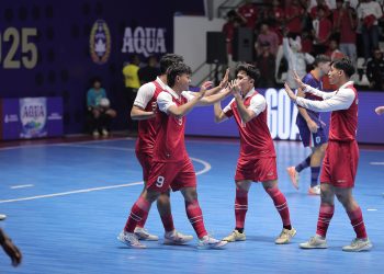 Timnas Futsal Indonesia melakukan selebrasi usai membobol gawang Belanda
