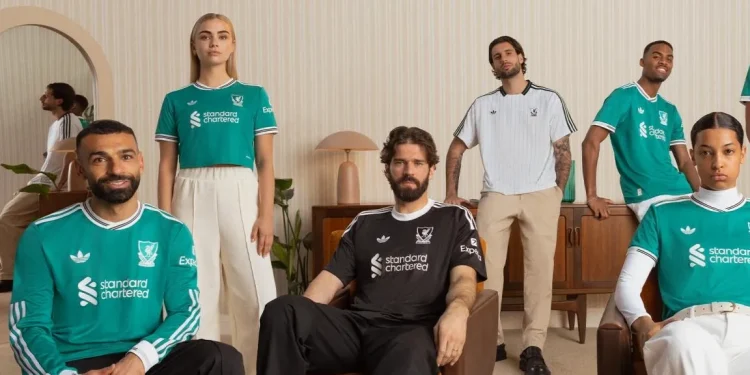 Liverpool rilis jersei ketiga