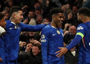 Estevao Willian melakukan selebrasi usai bobol gawang Barcelona