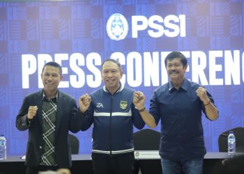 Waketum PSSI, Zainudin Amali (tengah)
