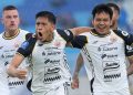 Selebrasi pemain Persija usai bobol gawang Arema FC
