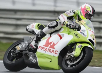 Aleix Espargaro menggunakan motor Pramac Ducati 2010