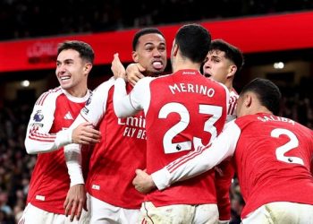 Selebrasi pemain Arsenal usai bobol gawang Aston Villa