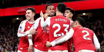 Selebrasi pemain Arsenal usai bobol gawang Aston Villa
