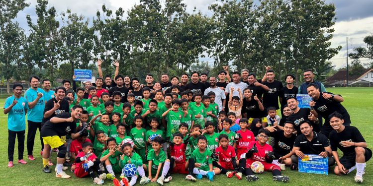SeeJontor FC melakukan coaching clinic di Sleman