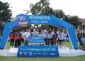 Penyerahan trofi juara HYDROPLUS Soccer League Surabaya 2026